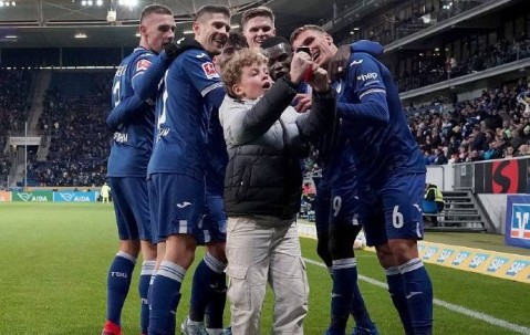 德甲前瞻：弗赖堡vs霍芬海姆（2025年4月19日）