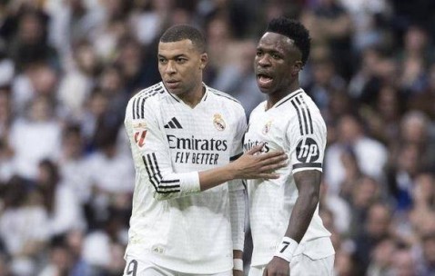 巴萨2-0完胜西班牙人！提前两轮问鼎西甲，弗兰克包揽国内三冠