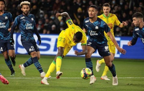 法甲焦点对决：马赛主场迎战南特，争冠与保级目标各异