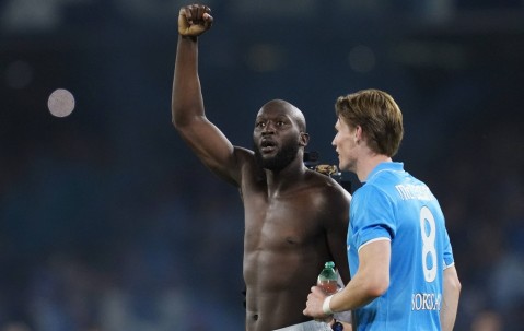 费迪南德：曼联出售卢卡库的决定很草率，他们没让他发挥出优势