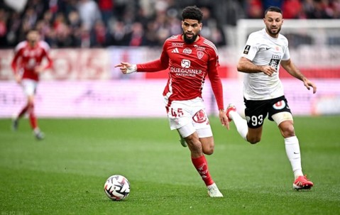 周日021法甲：布雷斯特迎战兰斯，稳健防线力阻客队抢分