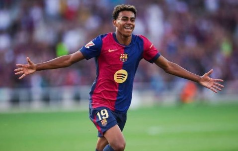 17岁亚马尔欧冠炸裂演出！牛尾巴过人+传射建功 巴萨4-0横扫多特占先机